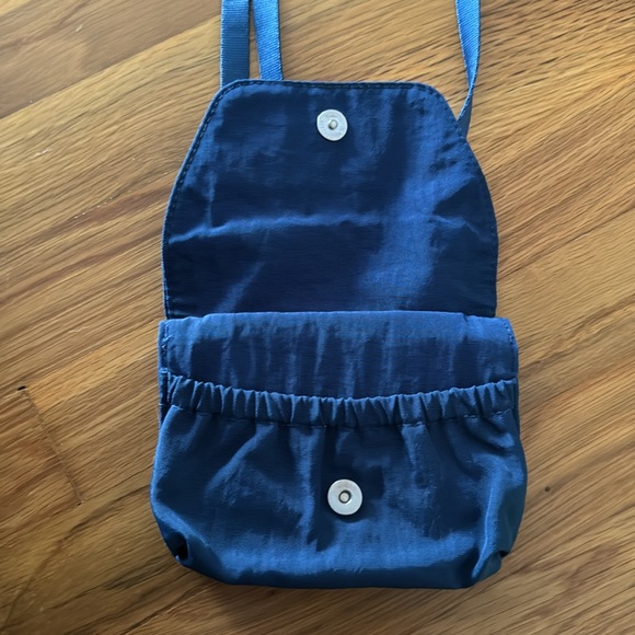 Bagallini crossbody convert to Fanny pack - Picture 2 of 6